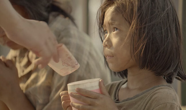 Uma propaganda tailandesa se tornou viral essa semana por sua sensibilidade de tratar o tema: gentileza.