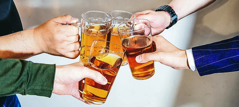 Governo do Japão teme que jovens adultos não estejam bebendo álcool suficiente